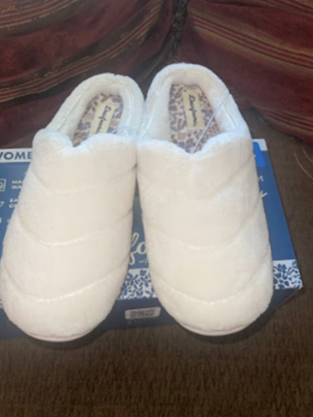 Dearfoams White Memory Foam Slippers Women’s Size 9.5 - A444